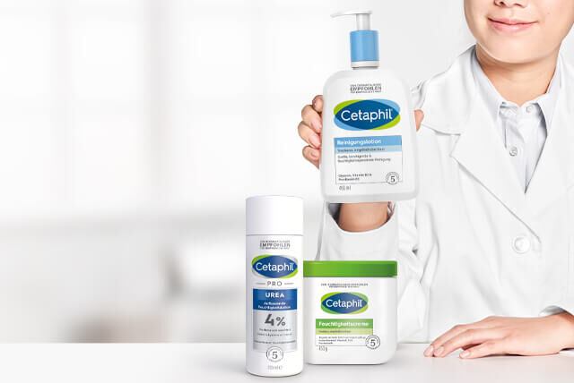 Drei Cetaphil Produkte auf dem Tisch einer Dermatologin